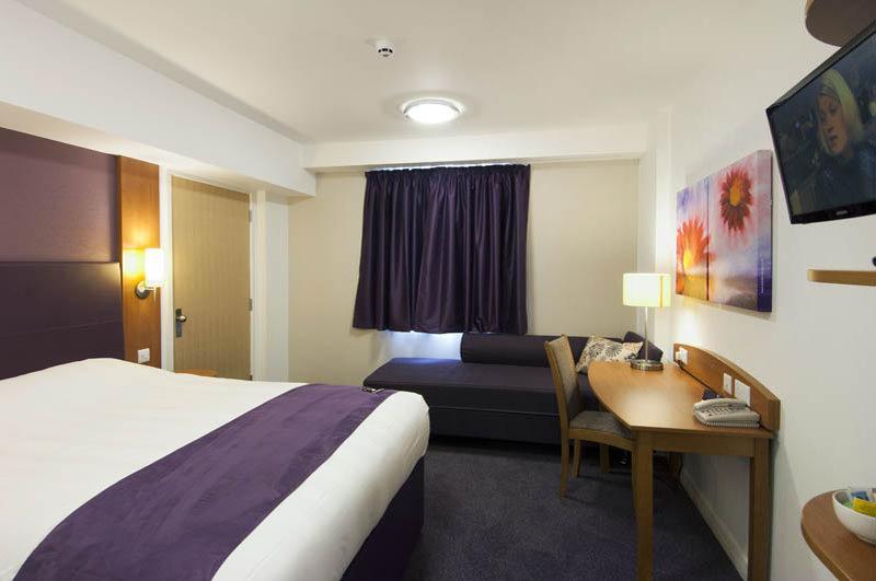 Premier Inn Ripley Рипли Екстериор снимка